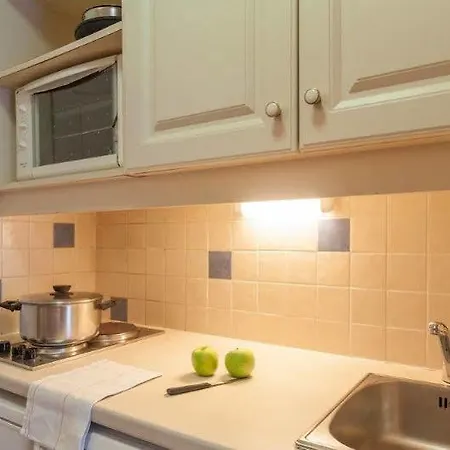 Port Apartment *